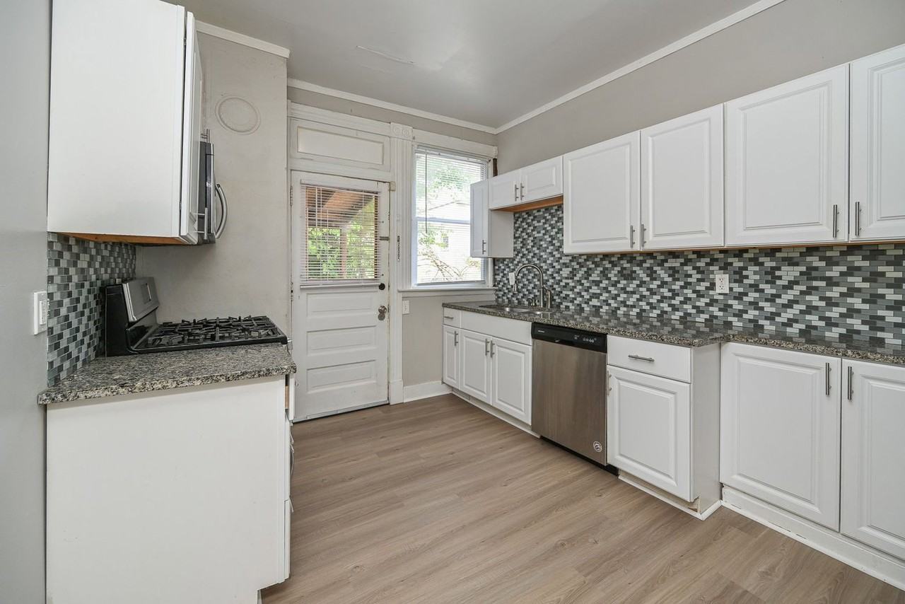 2317 Stratford Ave - Photo 2 of 30