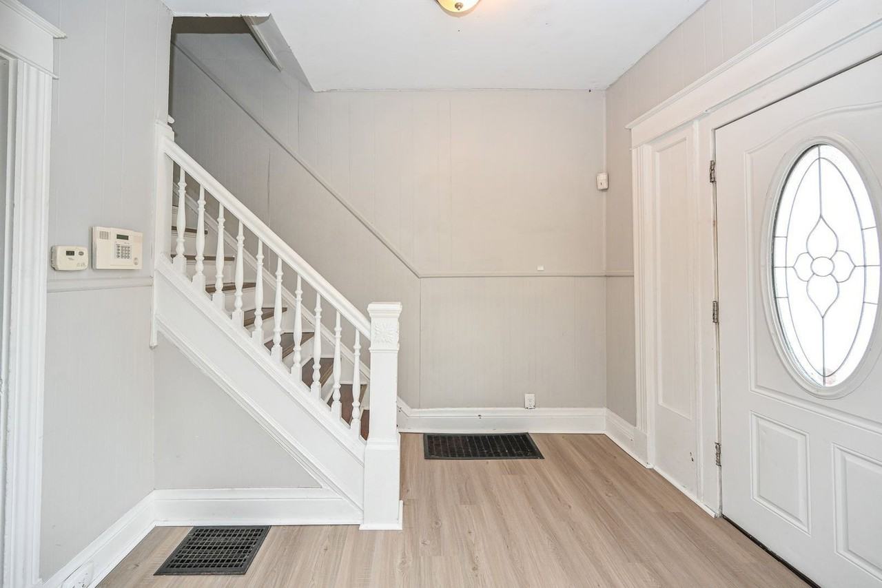 2317 Stratford Ave - Photo 5 of 30