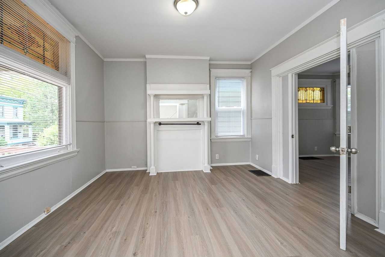2317 Stratford Ave - Photo 6 of 30
