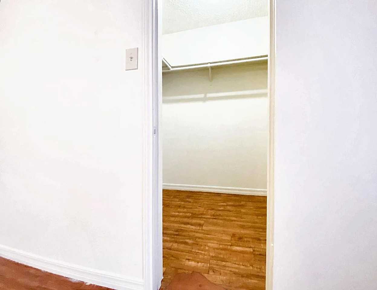 106 Hughson Ct - Photo 2 of 22