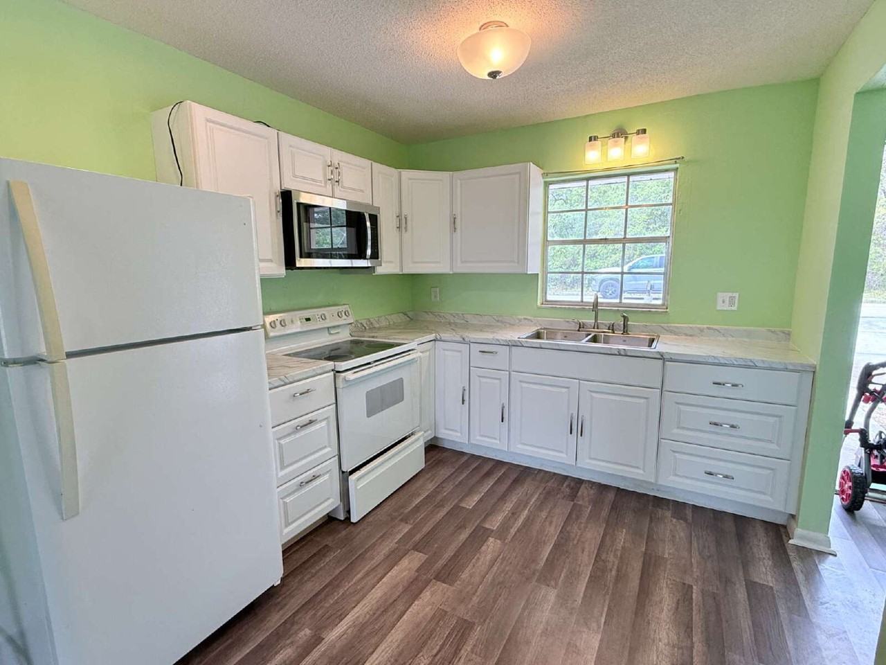 612 Jupiter Ave Nw - Photo 3 of 13