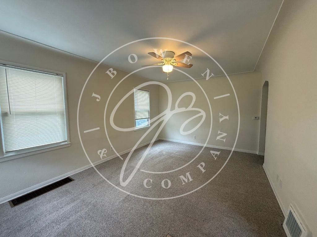 1014 Mackow Dr - Photo 3 of 10