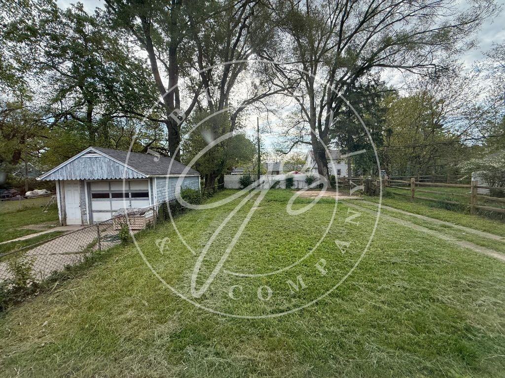 1014 Mackow Dr - Photo 5 of 10