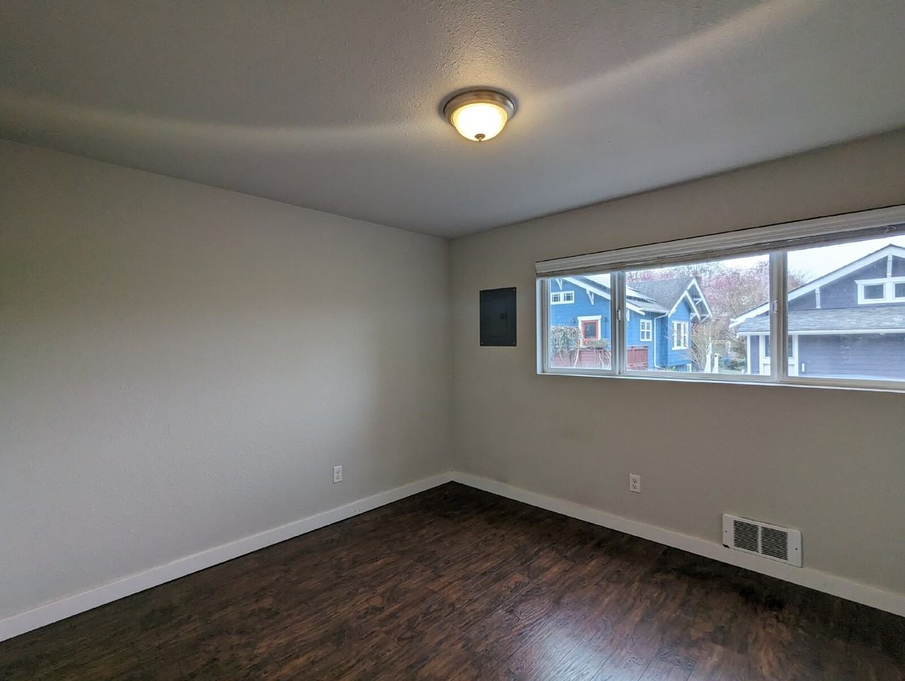 355 Nw 50th St - Photo 3 of 14