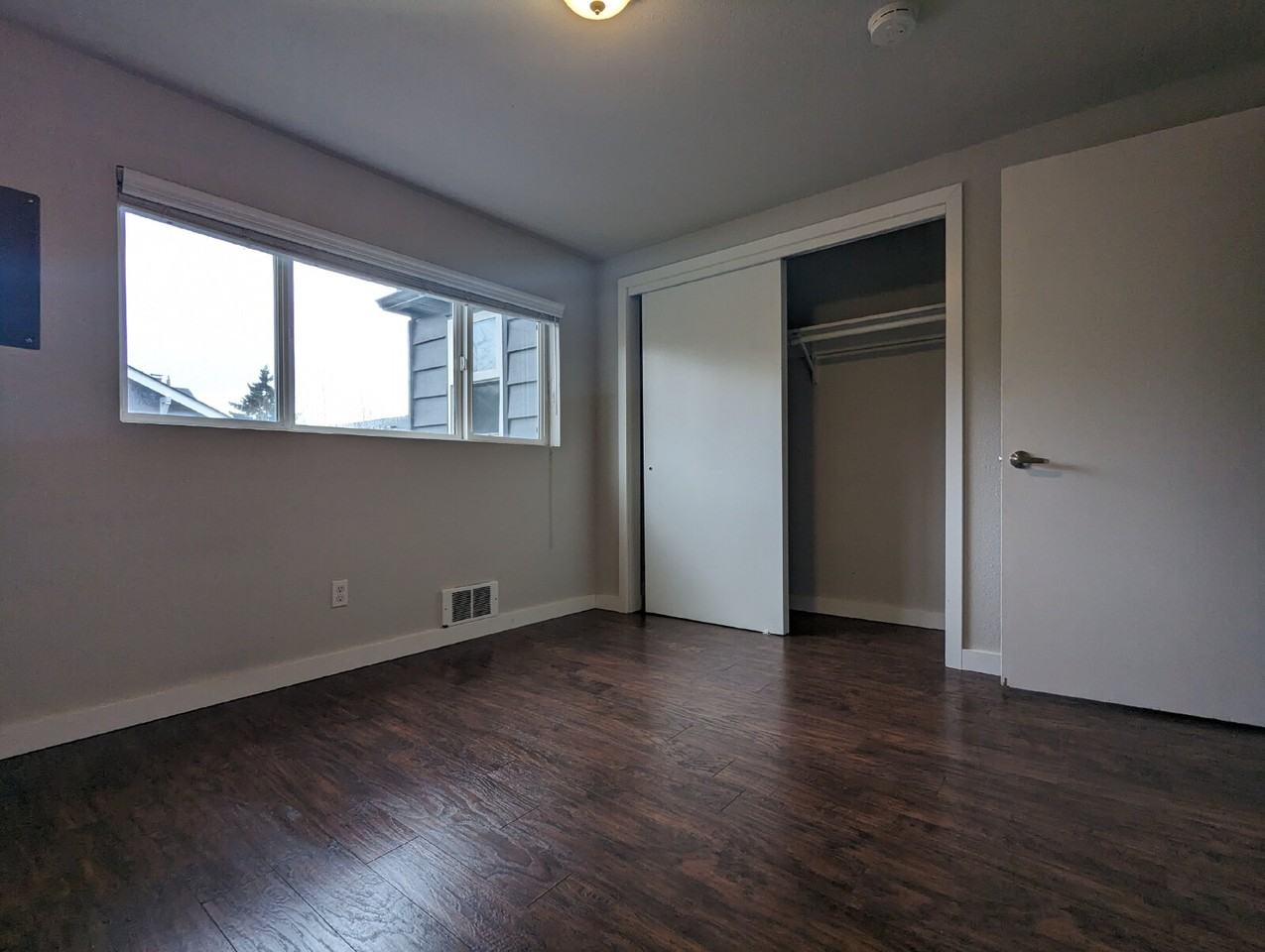 355 Nw 50th St - Photo 4 of 14