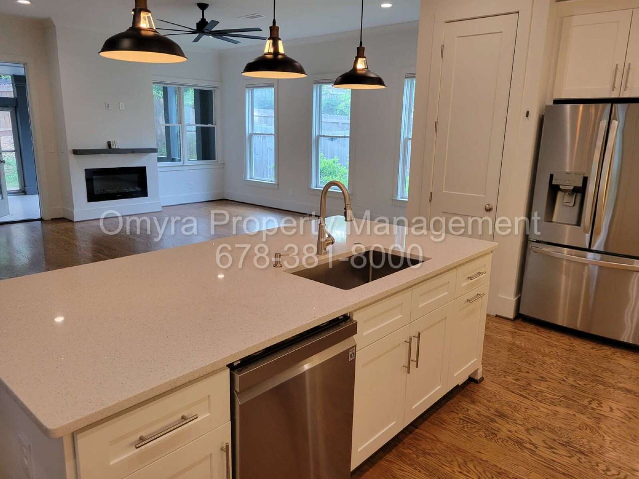 712 Glenwood Ave Se #B - Photo 4 of 20