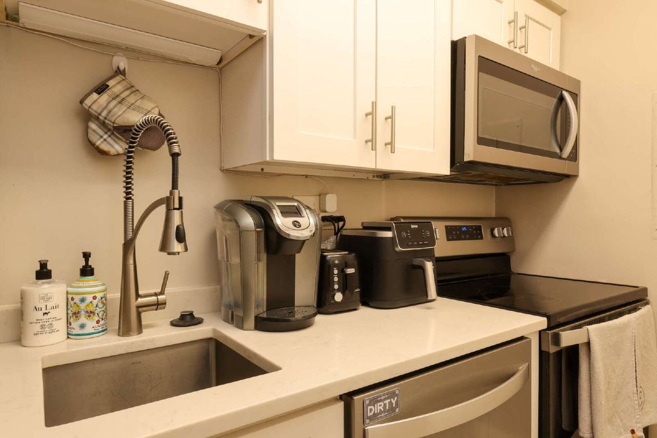1808 Old Meadow Rd - Photo 5 of 26