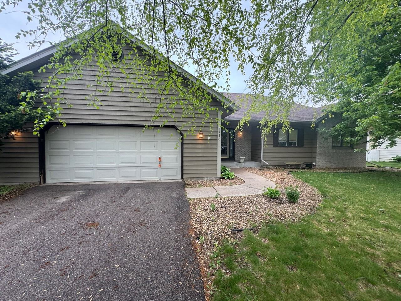 9120 Trotters Ln - Photo 3 of 48