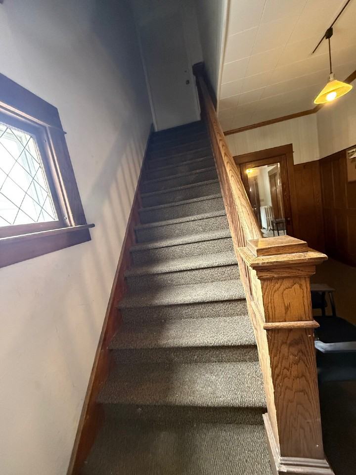 206 1/2 S Broadway St - Photo 2 of 10