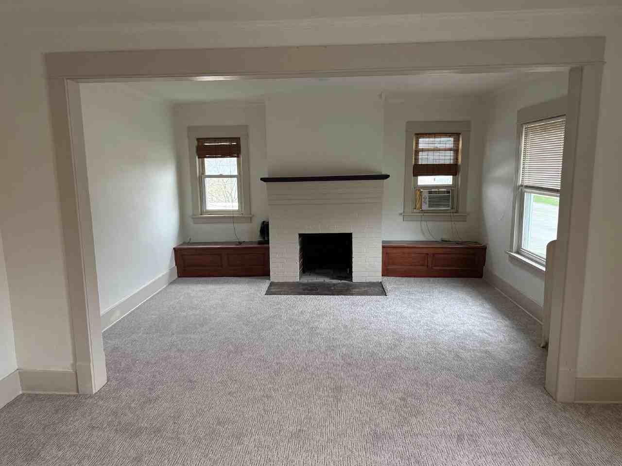 206 1/2 S Broadway St - Photo 5 of 10