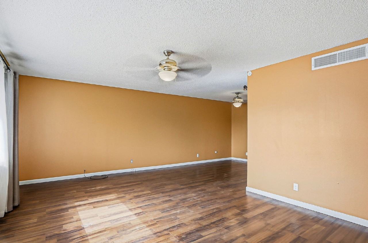 3020 Wedgewood Dr - Photo 4 of 33