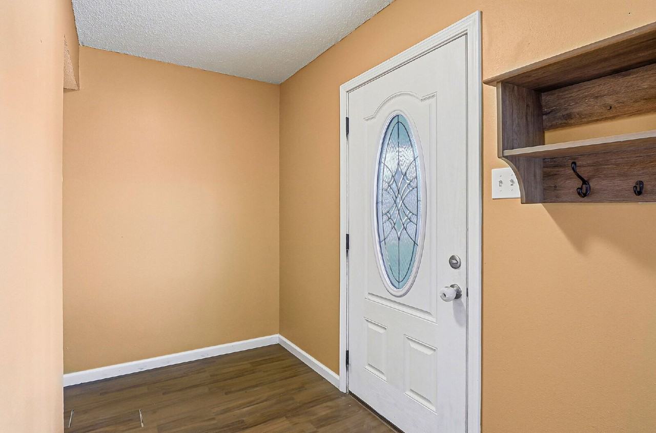 3020 Wedgewood Dr - Photo 5 of 33
