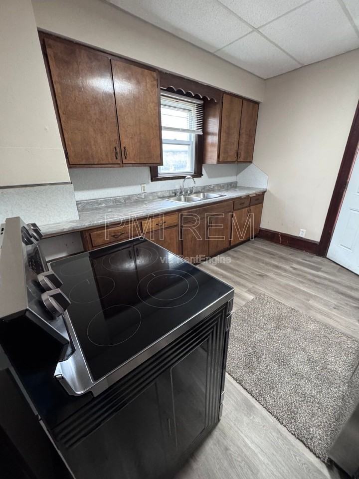 1023 Harrison Ave Sw - Photo 2 of 32