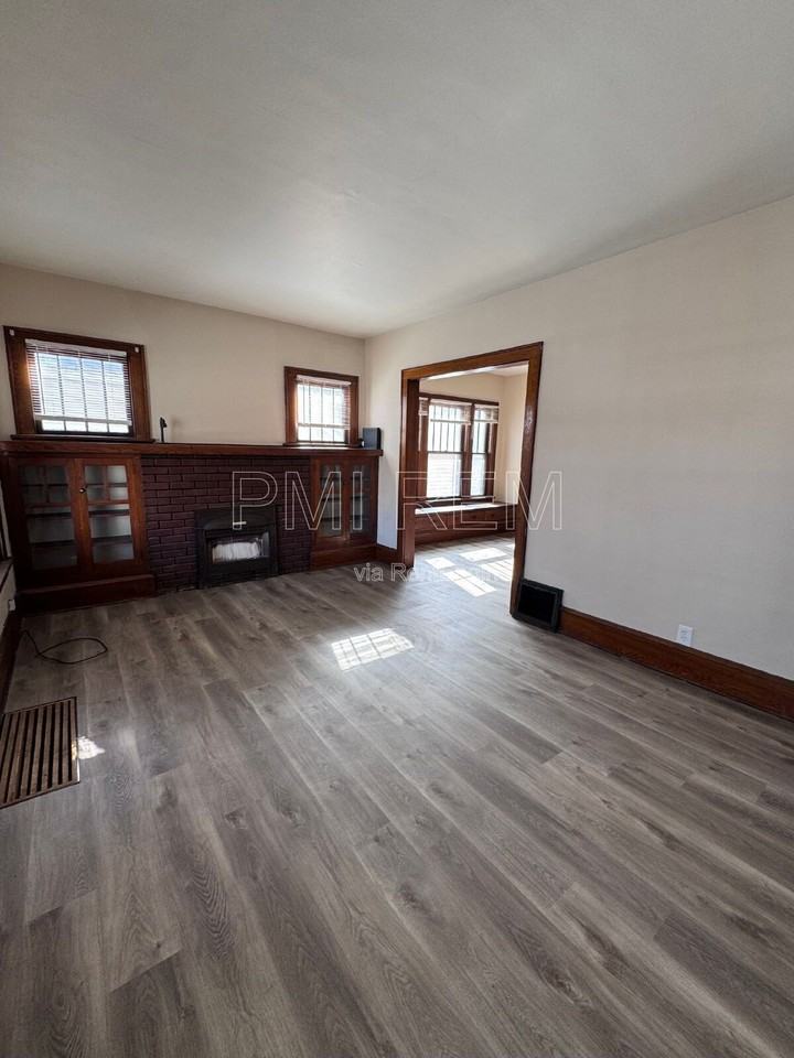 1023 Harrison Ave Sw - Photo 3 of 32