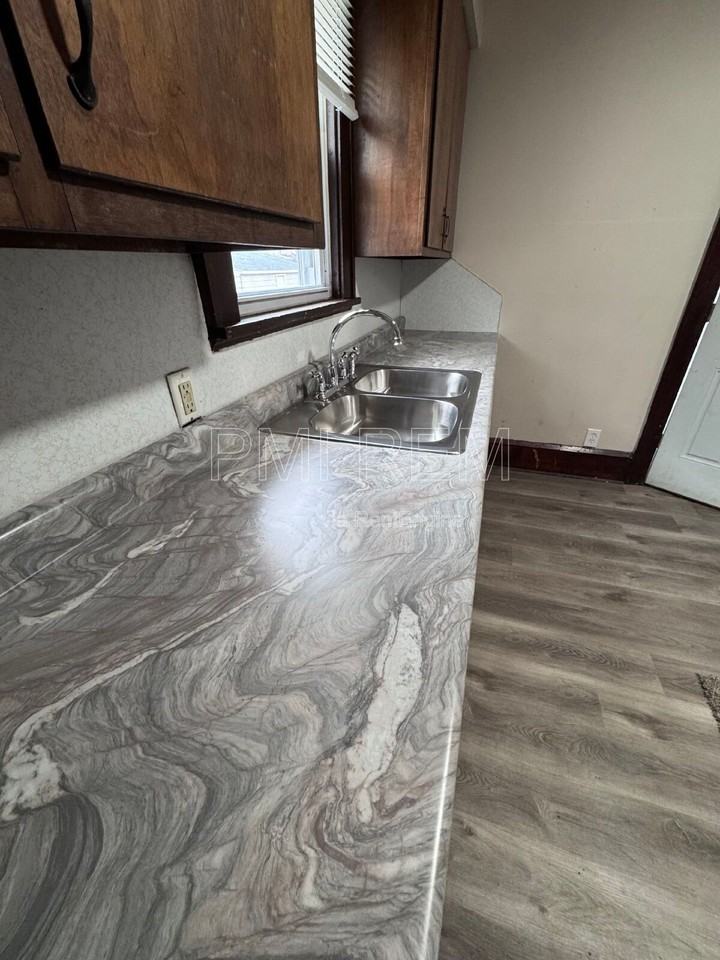 1023 Harrison Ave Sw - Photo 5 of 32