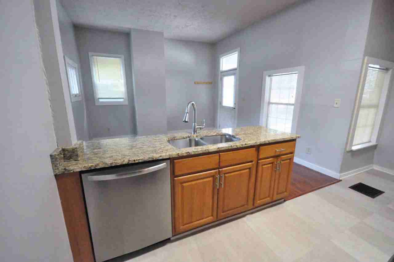 1518 Worthington St #A - Photo 4 of 13