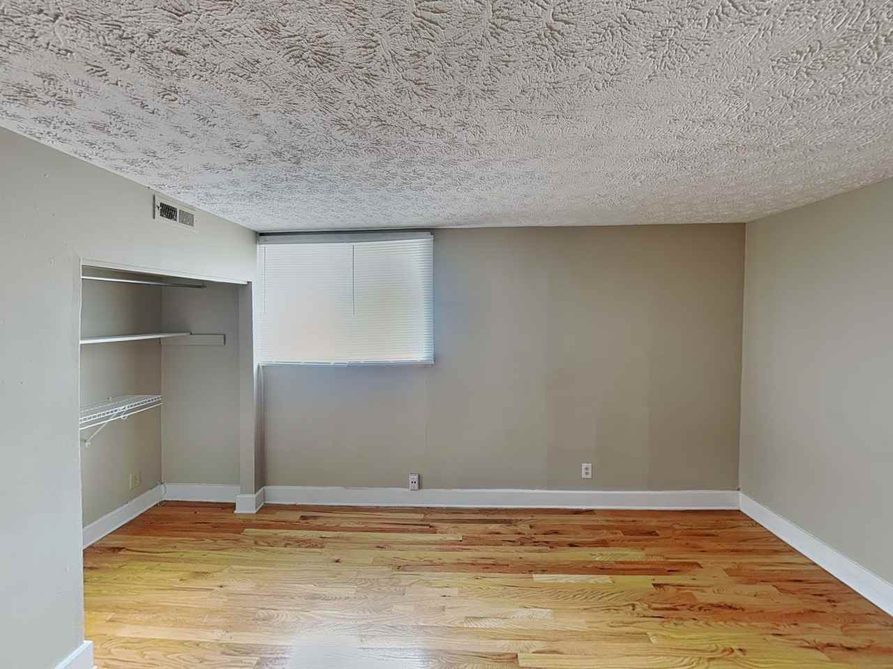 77 1/2 E 7th Ave - Photo 6 of 9