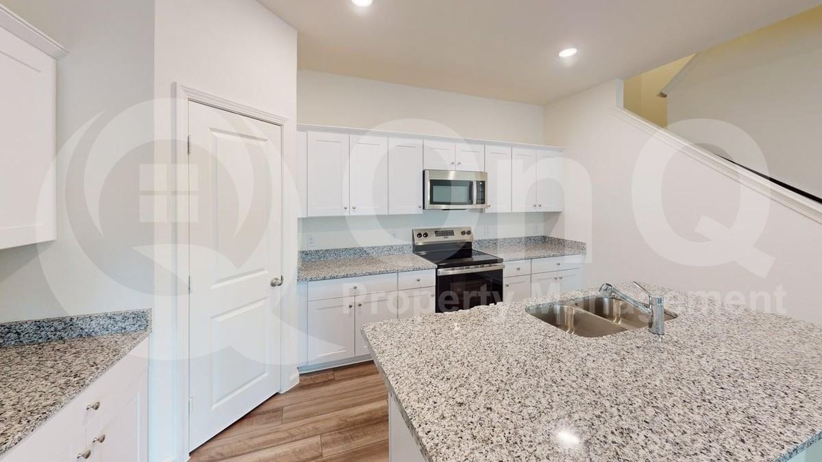 4529 Wood Fern Rd - Photo 5 of 30