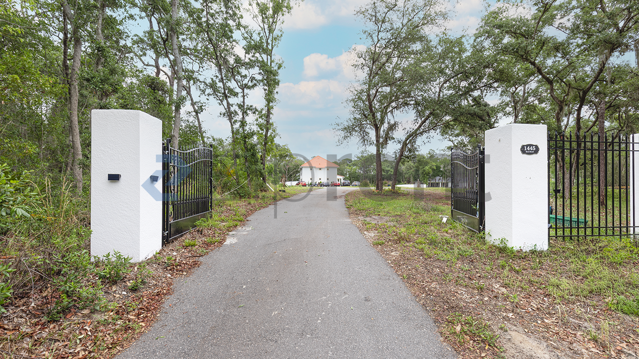 1445 Bird Rd - Photo 4 of 17