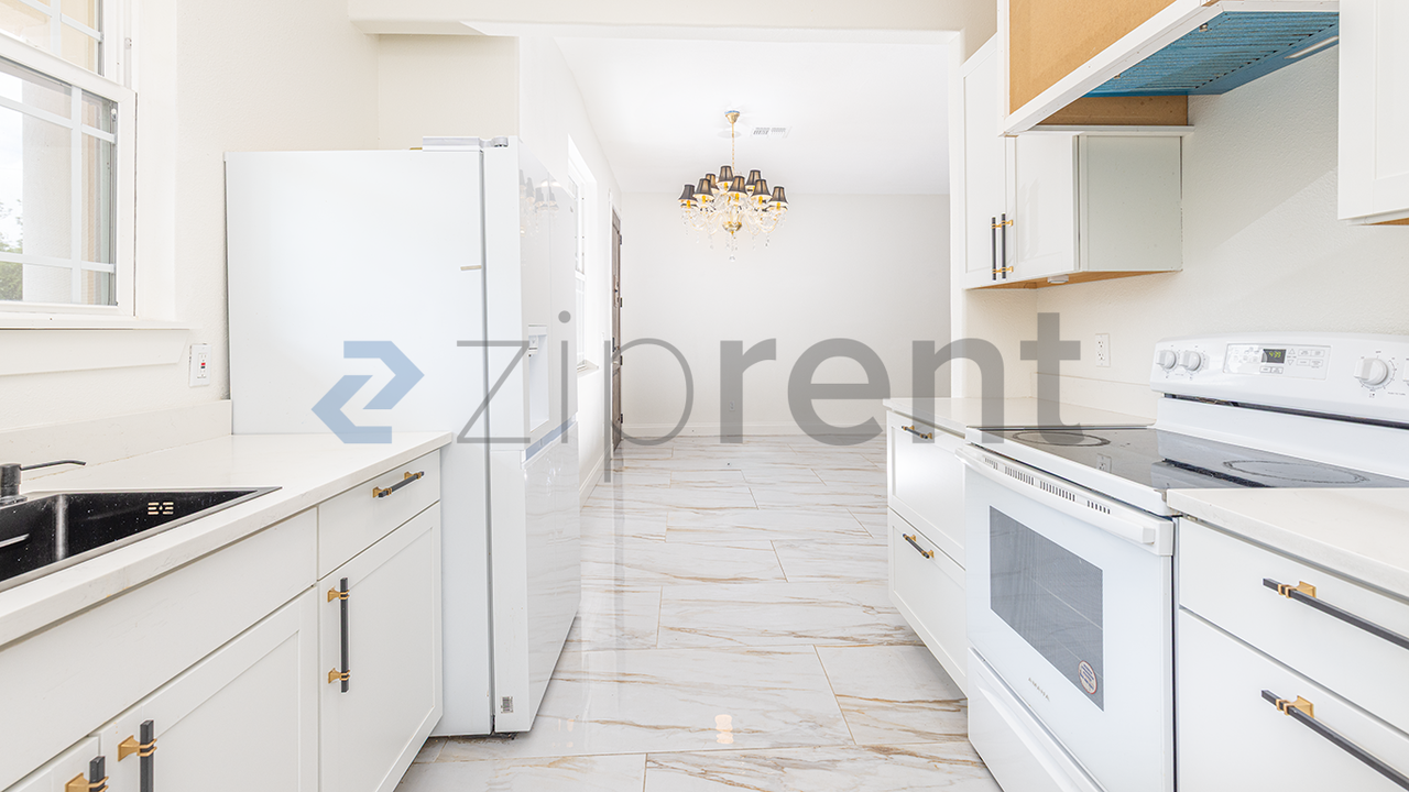 1445 Bird Rd - Photo 7 of 17