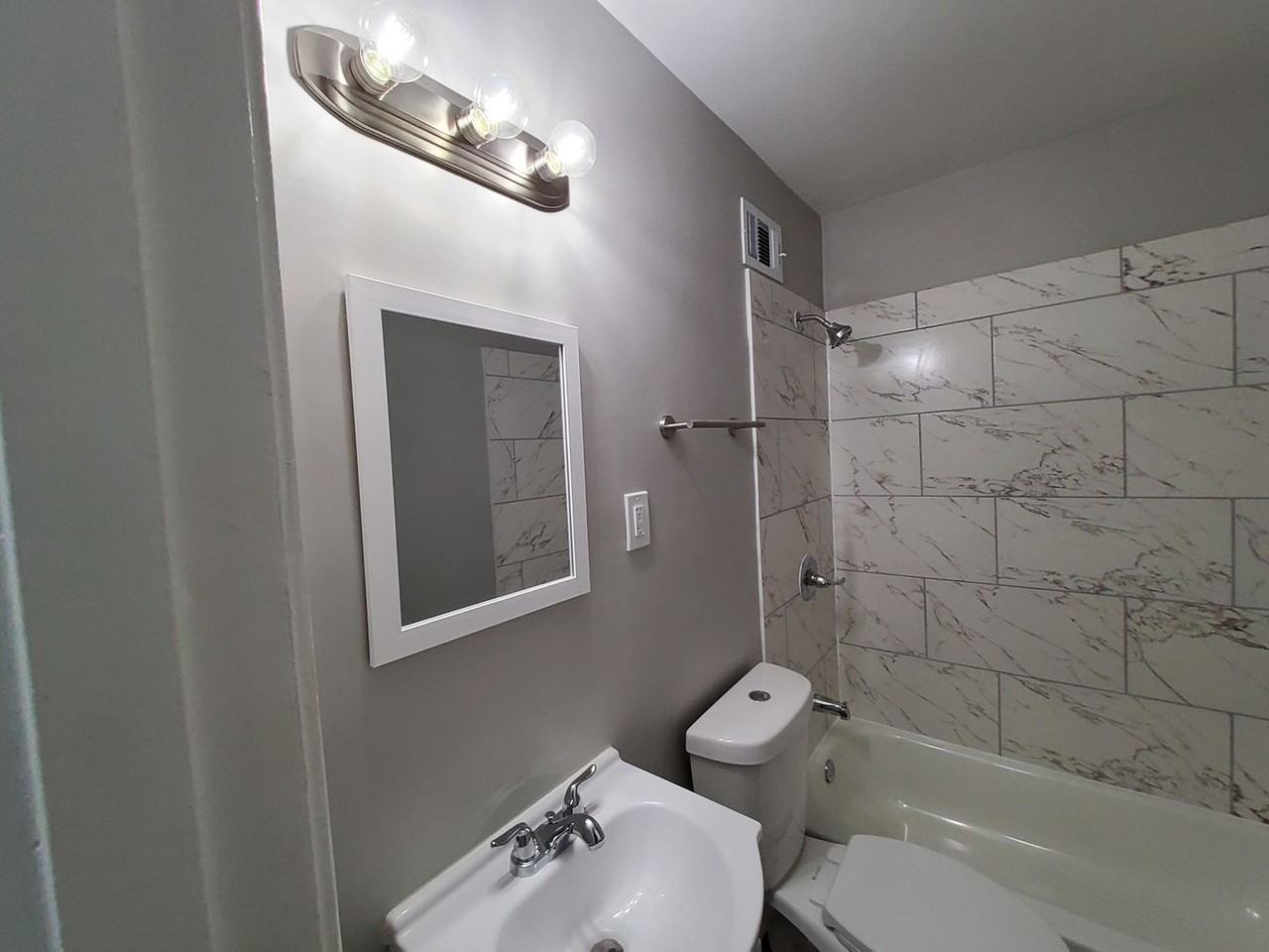 3370 Powers Rd - Photo 3 of 27
