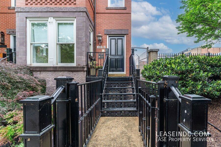 1922 12th St Nw #2 - Photo 3 of 34