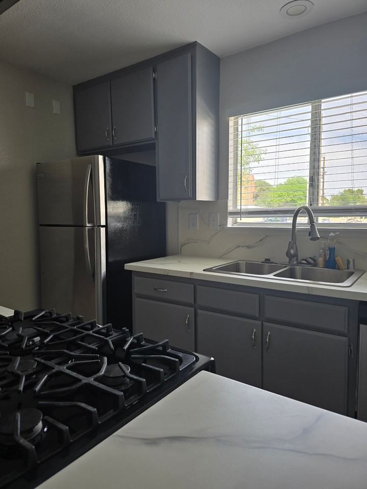 832 Commercial Ave #A - Photo 7 of 25