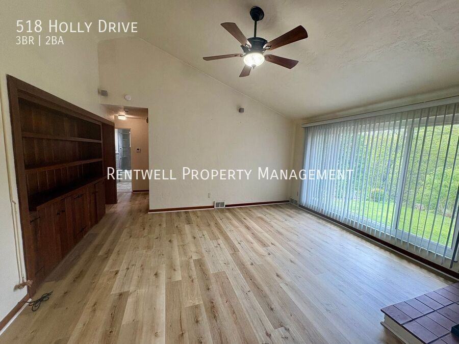 518 Holly Dr - Photo 6 of 43