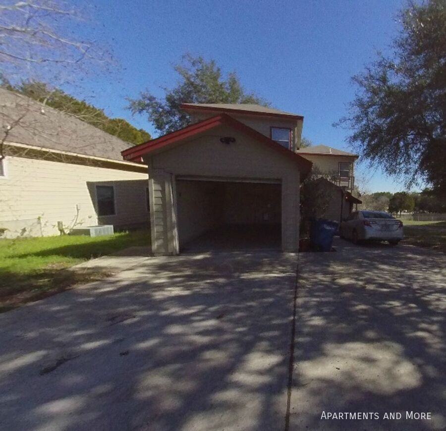 917 Wood Rd - Photo 2 of 14