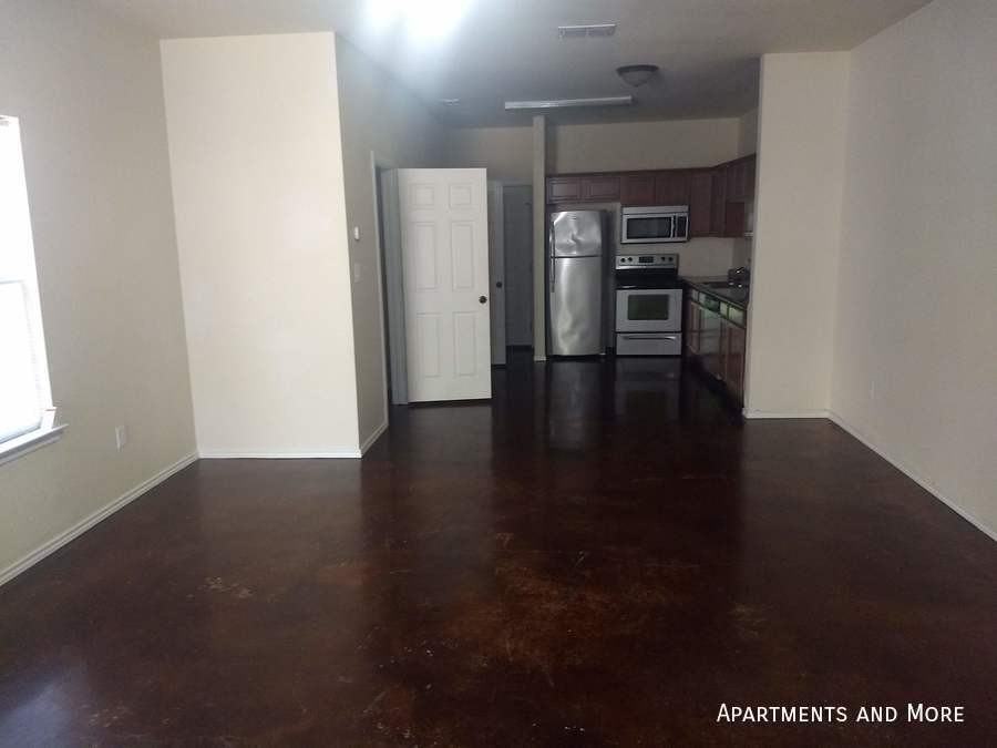 917 Wood Rd - Photo 3 of 14
