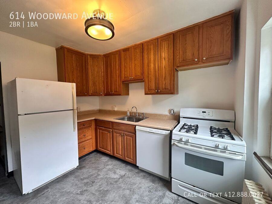 614 Woodward Ave - Photo 4 of 10