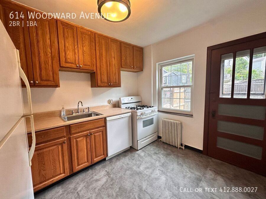 614 Woodward Ave - Photo 5 of 10