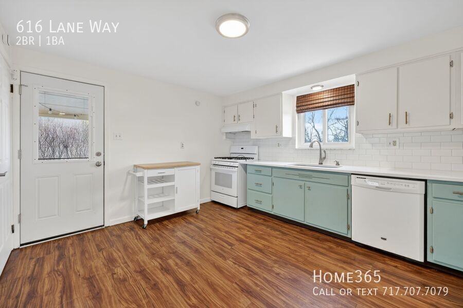 616 Lane Way - Photo 4 of 35