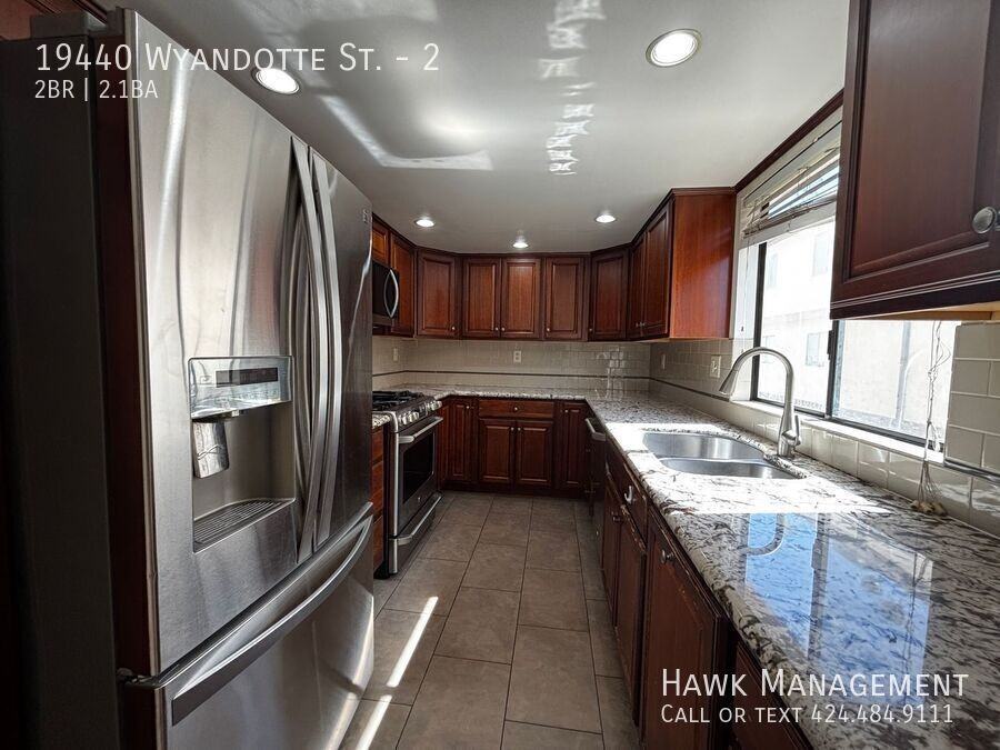 19440 Wyandotte St #2 - Photo 6 of 25