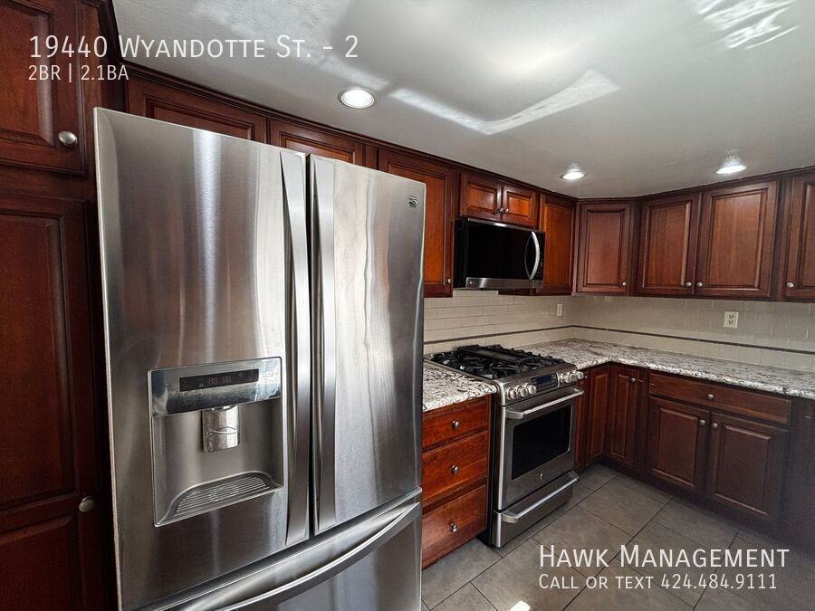 19440 Wyandotte St #2 - Photo 7 of 25