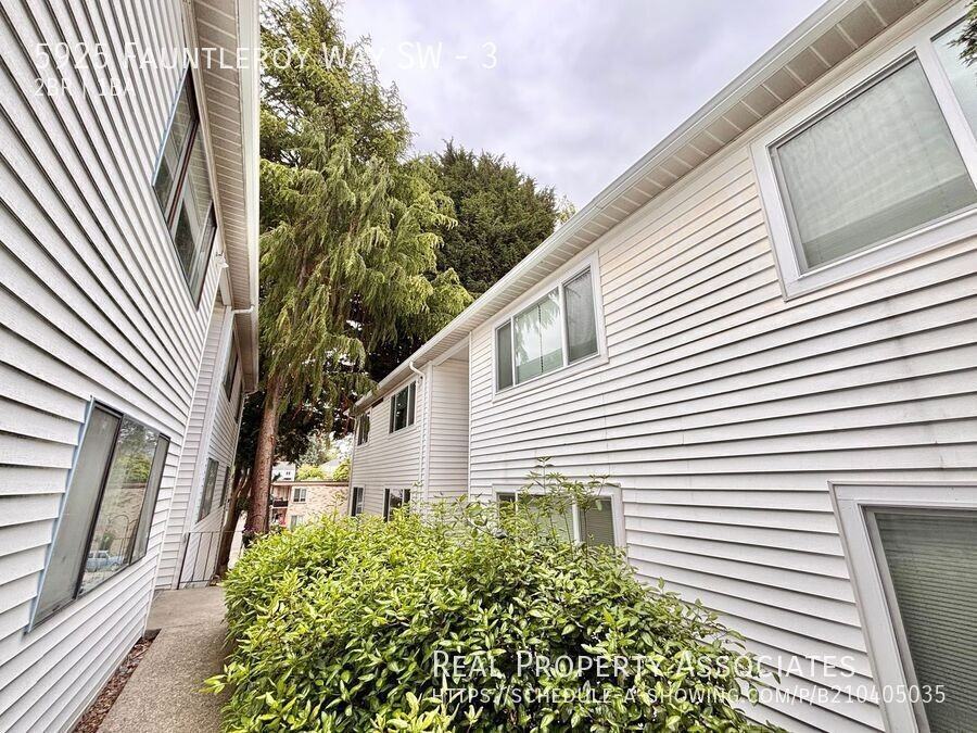 5925 Fauntleroy Way Sw #3 - Photo 2 of 25