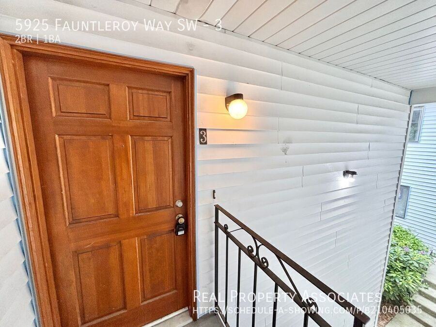 5925 Fauntleroy Way Sw #3 - Photo 3 of 25