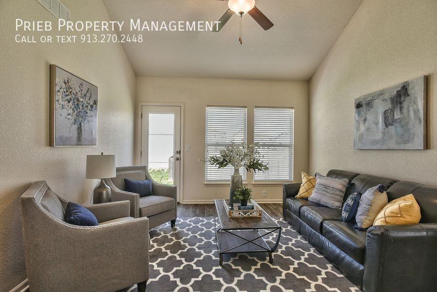 584 S Poplar St - Photo 2 of 45