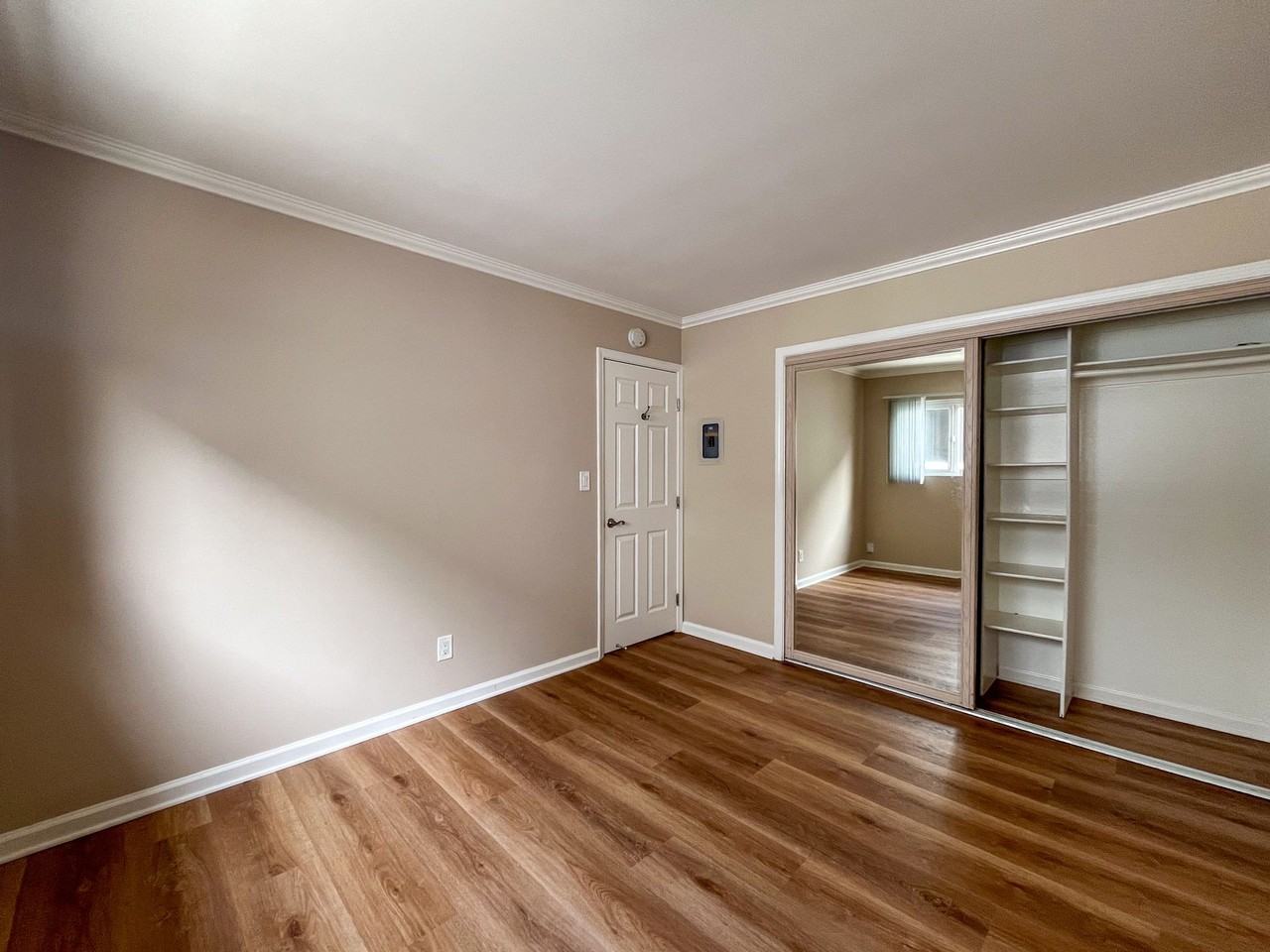 221 Sheldon St - Photo 2 of 5
