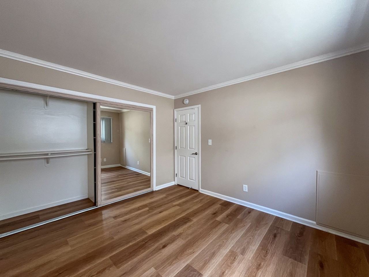221 Sheldon St - Photo 3 of 5
