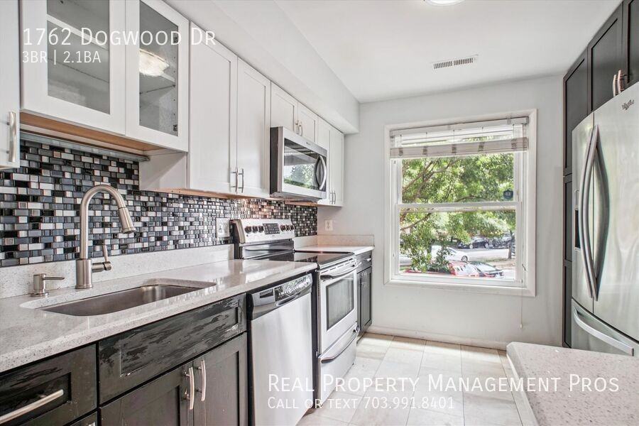 1762 Dogwood Dr - Photo 3 of 18