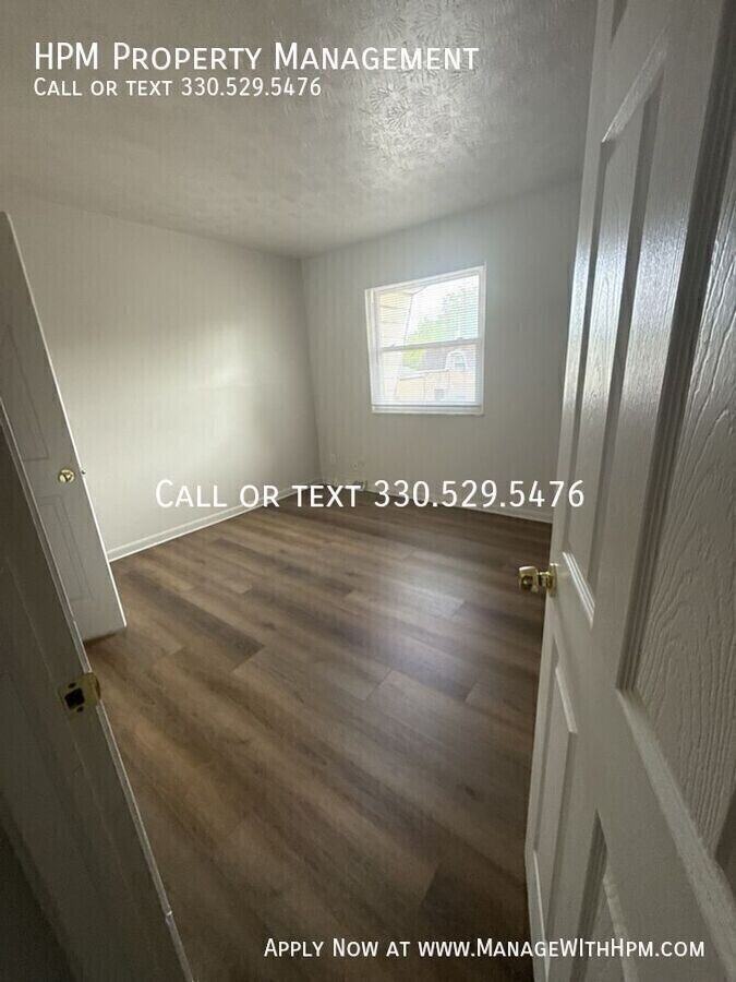143 W Overdale Dr #C - Photo 3 of 18