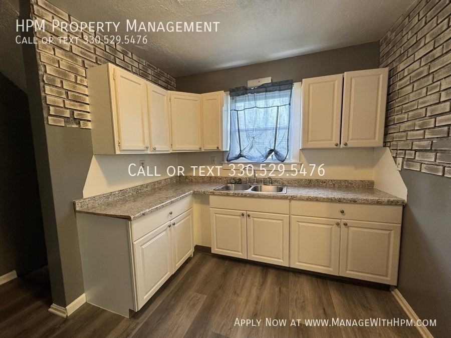 1613 Spring Ave Ne - Photo 6 of 16