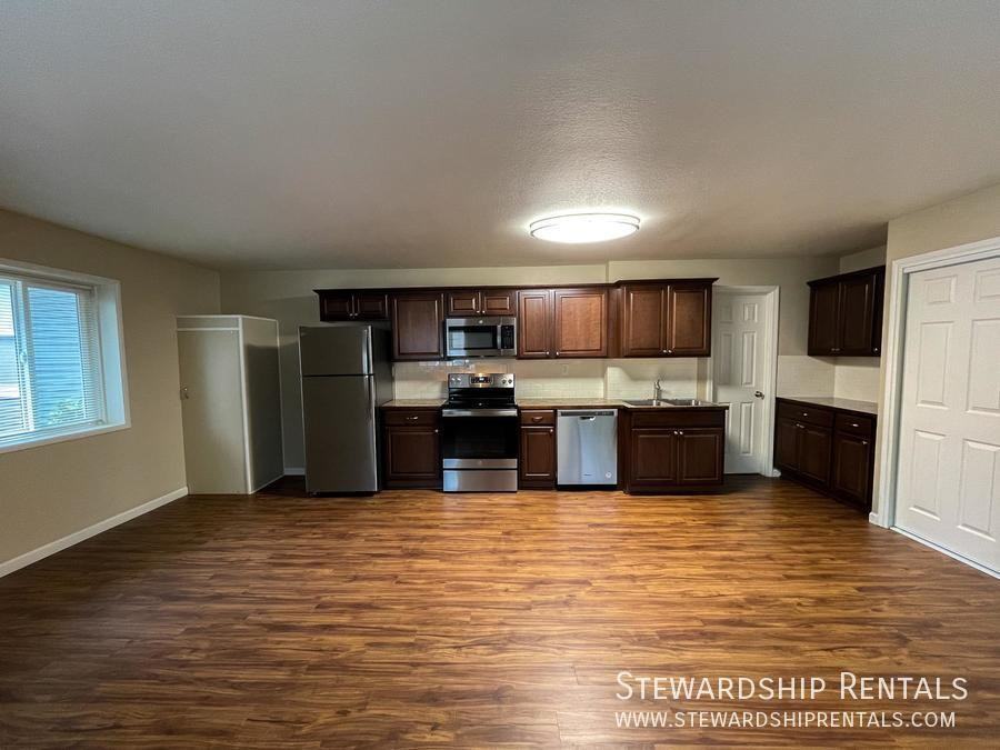 754 W 12th Ave #B - Photo 3 of 8