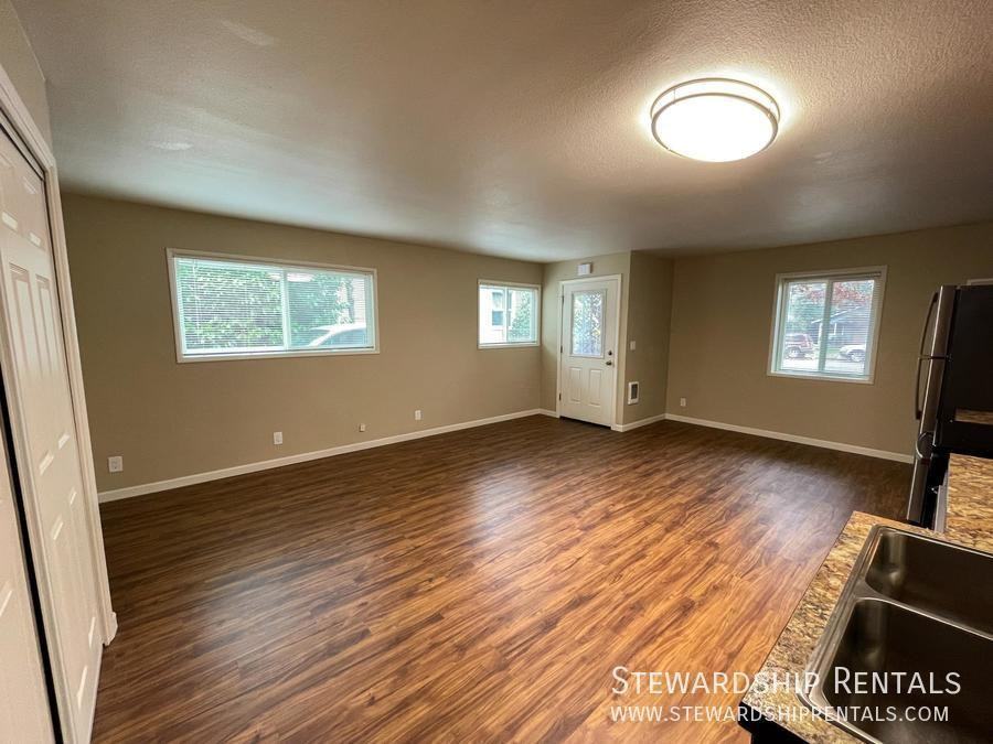 754 W 12th Ave #B - Photo 4 of 8