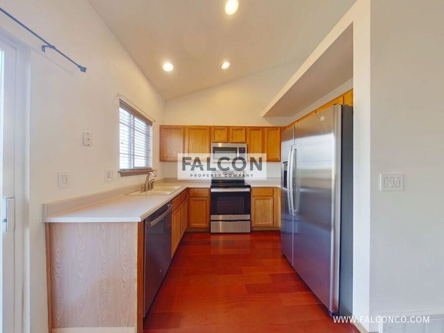 4935 Ardley Dr - Photo 3 of 15