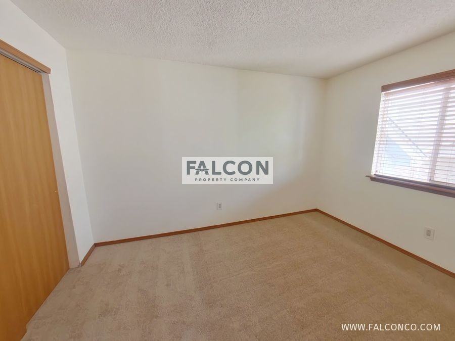 4935 Ardley Dr - Photo 6 of 15