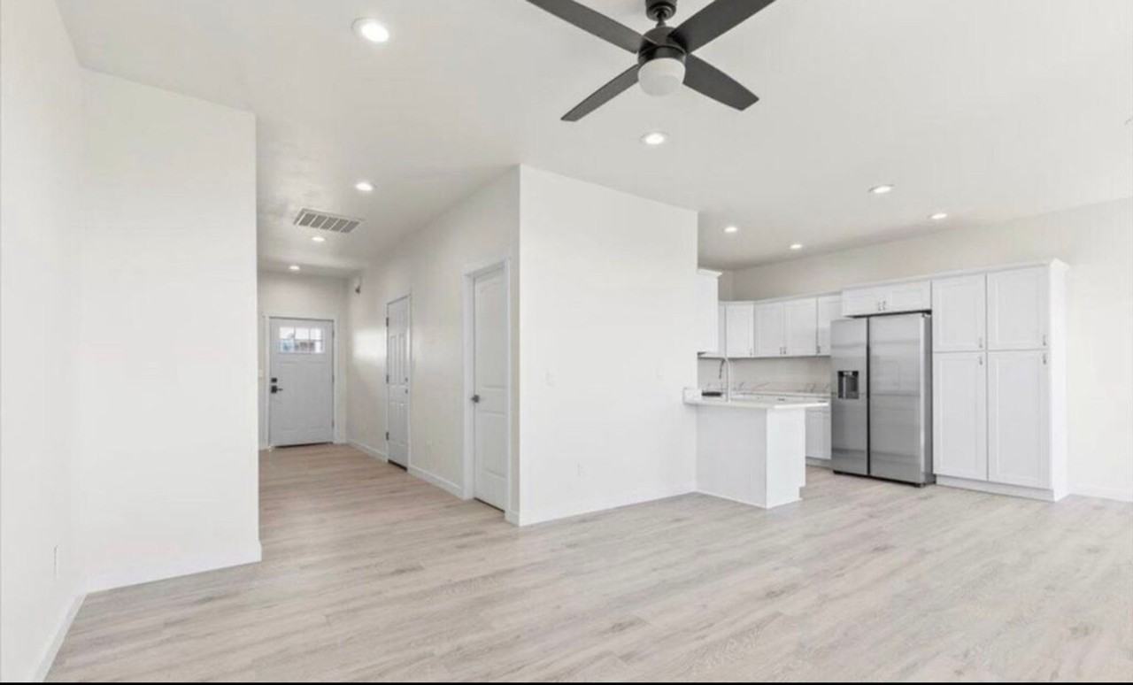 West Valley Stunning Duplex - Photo 2 of 7