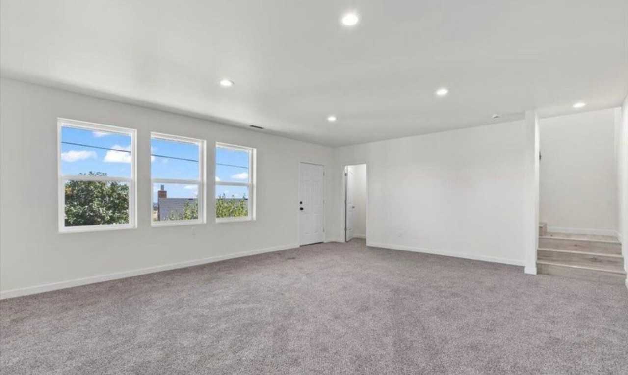 West Valley Stunning Duplex - Photo 6 of 7