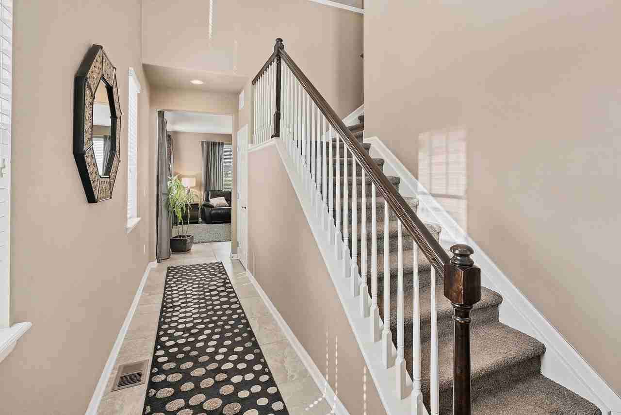 4807 S Picadilly Ct - Photo 3 of 33